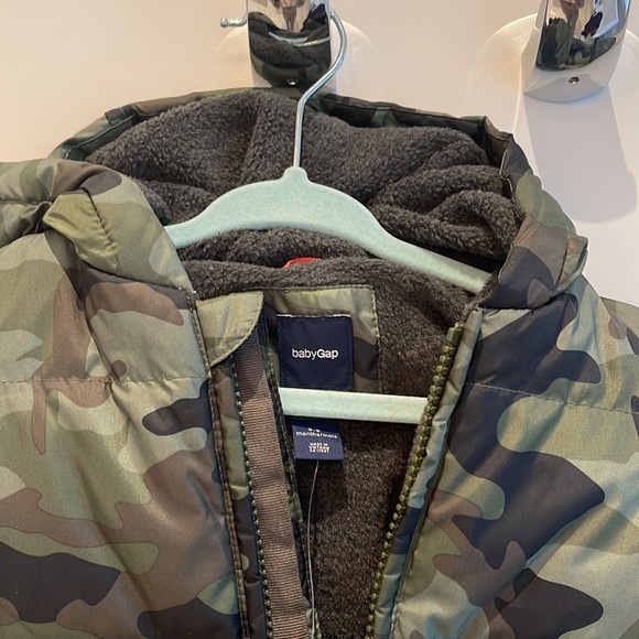 Baby Gap Camo Puffer Snowsuit. 0-6 months - Picture 2 of 5